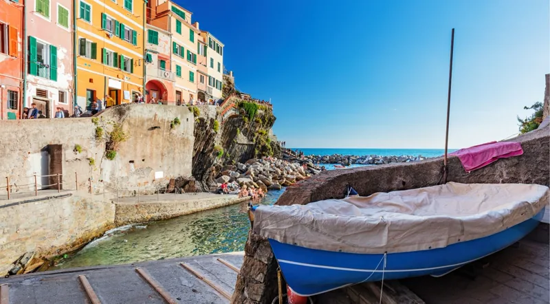 Riomaggiore harbour with traditional fishing boat — Portovenere boat tour